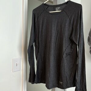Women’s Arcteryx long sleeve